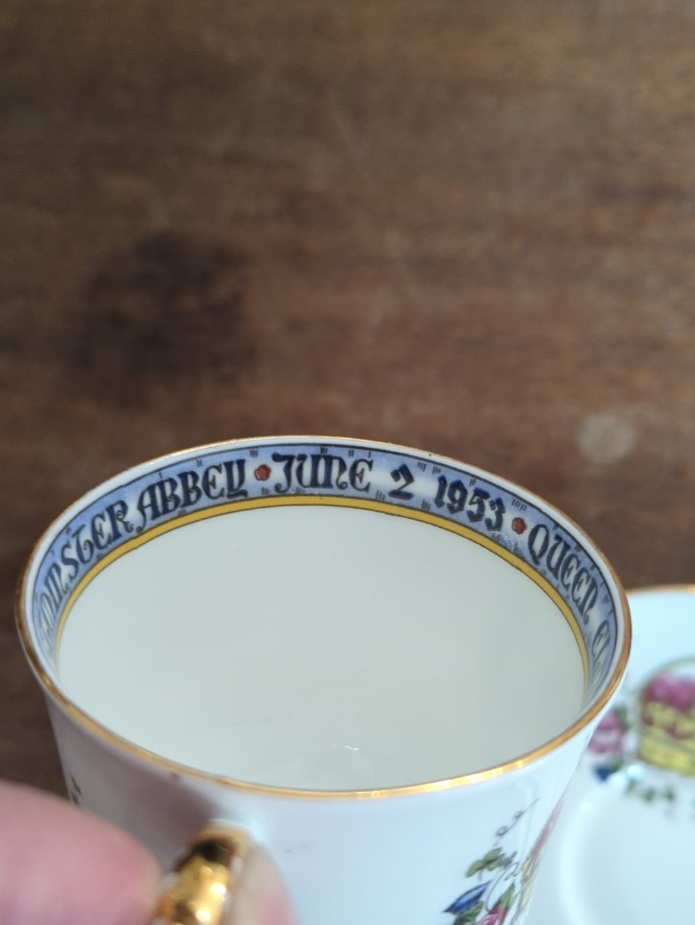 Queen Elizabeth Coronation Tea Cup And Saucer, Mint Condition - Picture 3 of 7